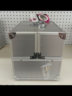 Aluminum Jewelry Organizer Case in Silver - Unbranded